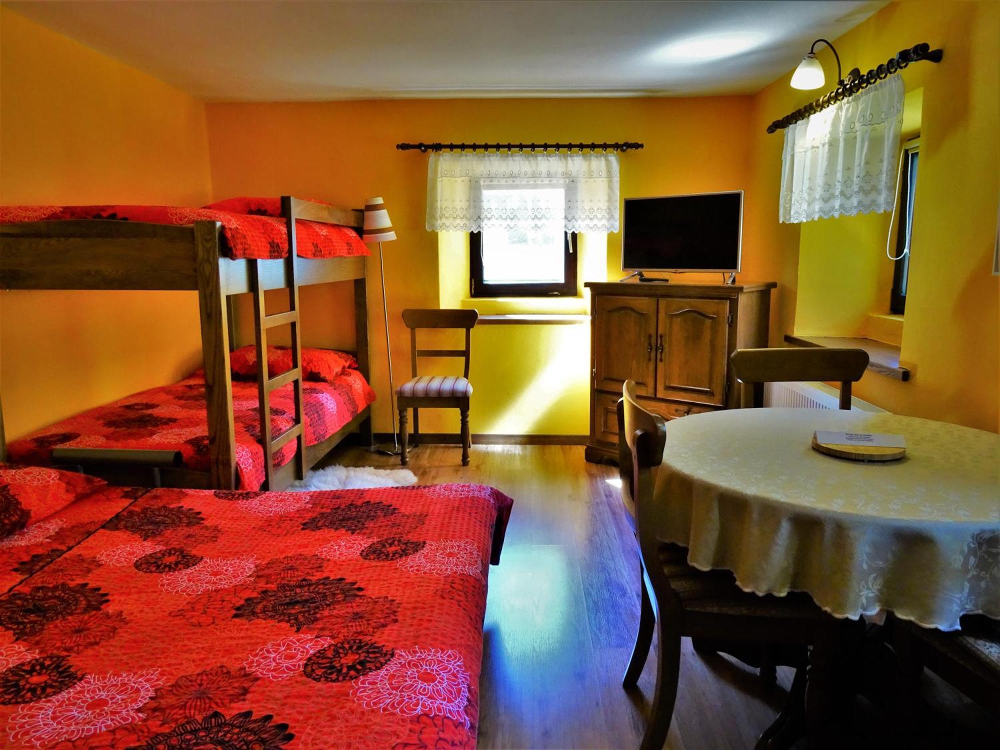Apartmaji Pr-Gujlu Sela Nad Podmelcem 5220 Tolmin Podmelec Экстерьер фото